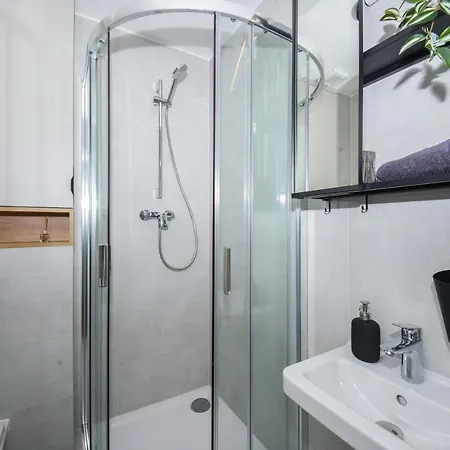 Center - Comfy & Modern Apartment *