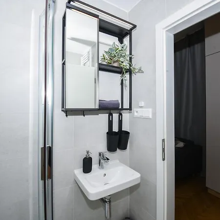 Center - Comfy & Modern * Pressburg