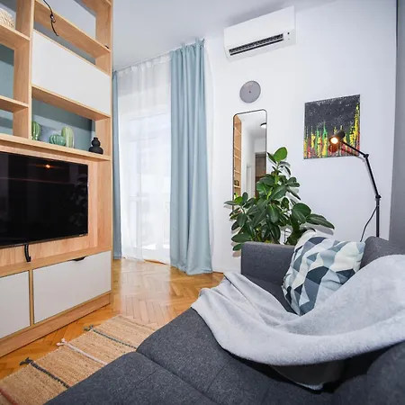 Center - Comfy & Modern Apartment *