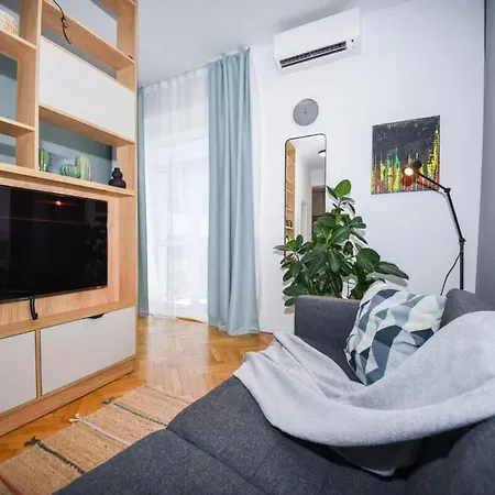Center - Comfy & Modern Апартаменты *